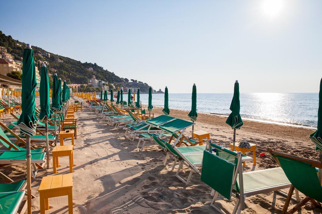 Hotel Beau Sejour Alassio Exterior foto